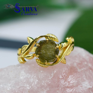 Anillo Hexagonal de Moldavita en Plata de Ley 925 con Diseño de Hoja de Vid, Anillo de Piedra Preciosa Único, Regalo de Joyería de Compromiso para Mujer - Product Image 1