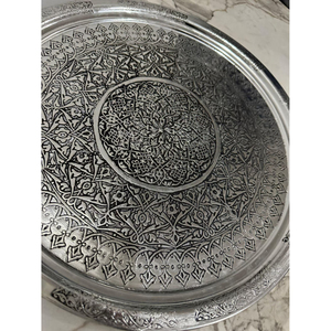 Assiette de service ronde en cuivre gravée, faite à la main, pour la table et la cuisine - Product Image 5