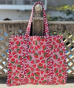 Sac à bandoulière matelassé en coton imprimé élégant, parfait pour les mariages, les fêtes et le quotidien - Product Image 5