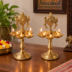 Ensemble de Diyas en Laiton Faits Main avec Motif Décoratif au Dos, Support Traditionnel pour Lampe à Huile pour Puja, Décoration de Temple et Utilisation Festive - Product Image 2