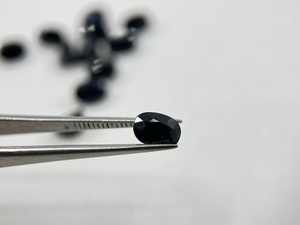 Saphir noir facetté de forme ovale, pierres précieuses en vrac, tailles variées de 4x3mm à 9x7mm, lot calibré pour la fabrication de bijoux - Product Image 6