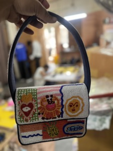 กระเป๋าคลัทช์สะพายไหล่สไตล์โบฮีเมียนสำหรับผู้หญิงอินเดีย ทำด้วยมือประดับลูกปัด ผ้าฝ้าย พร้อมซิป เหมาะสำหรับงานกลางคืนและช้อปปิ้ง - Product Image 6