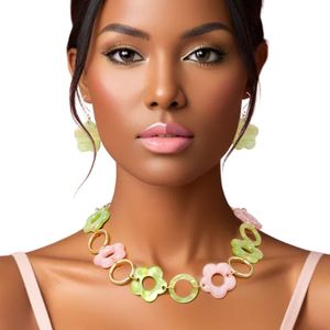 Collier à fleurs marbrées rose et vert pour femmes, bijoux élégants à la mode, collier à chaîne florale, cadeau pour soirée - Product Image 1