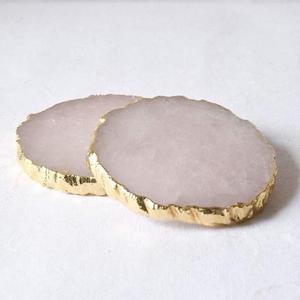 Posavasos artesanales de gemas en rodajas hechos de cuarzo rosa, ideales para decoración del hogar, disponibles en tamaño de 4 pulgadas. - Product Image 1