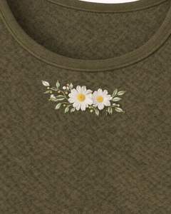 Ensemble décontracté deux pièces pour femme : débardeur court côtelé et short à cordon de serrage, broderie florale vert olive – Fabricant - Product Image 5