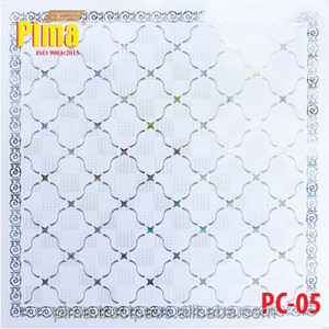 Plaque de plafond en PVC 600x1200mm carrée ignifuge pour la maison, installation rapide, suspendue, vente en gros, chargement en conteneur - Product Image 2