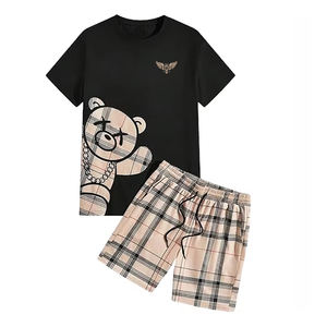 ชุดเสื้อยืดลายการ์ตูนหมีและกางเกงขาสั้นลายสก็อตสำหรับผู้ชาย ชุดลำลองฤดูร้อน 2 ชิ้น พร้อมเสื้อยืดลายกราฟิกและกางเกงขาสั้นแบบมีเชือกผูก - Product Image 4