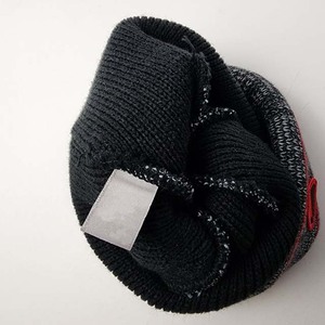 Bonnet d'hiver unisexe en tricot avec pompon, motif géométrique, accents noirs et rouges, chapeau décontracté pour l'extérieur, 56-58 cm - Product Image 2