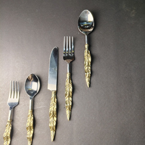 Juego de Cubiertos de 5 Piezas con Mango de Pluma Dorada Real, Cuchillo, Tenedor y Cuchara de Acero Inoxidable de Primera Calidad para Cenas Elegantes en Días Festivos - Product Image 5