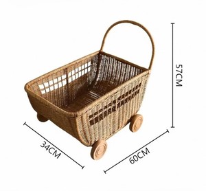Panier de style poussette en rotin naturel tressé à la main avec roulettes pour bébé, rangement décoratif, rangement pour chambre d'enfant - Product Image 3