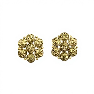 Colección Impresionante de Joyas Kanhai, Pendientes Jhumki Chapados en Oro con Cristales de Estrás en Forma de Luna, Estilo Antiguo y Duradero - Product Image 1