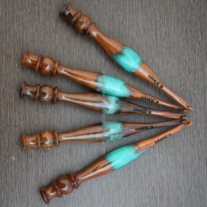 Nique Résine & Bois Crochet Crochet Haute Qualité Naturel Poli Aiguilles À Tricoter pour Meilleur Cadeau Femme Fil Bâton en Multi Taille FWE - Product Image 1