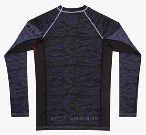 เสื้อแรชการ์ดแขนยาวสีดำม่วงสำหรับผู้ชาย พิมพ์ลายแบบซับลิเมชั่น แห้งเร็ว ผลิตจากผ้าสแปนเด็กซ์และโพลีเอสเตอร์ เหมาะสำหรับเล่นกีฬาและว่ายน้ำสำหรับผู้ใหญ่ - Product Image 4
