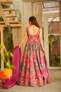 ชุดเดรส Anarkali พร้อมผ้าคลุมไหล่ ปักลายด้วยเลื่อม งานปักแบบเรียบง่าย เหมาะสำหรับงานปาร์ตี้ สีรามา ไซส์ XL - Product Image 3