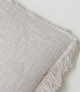 Funda de Cojín Bordada Estilo Boho con Flecos Texturizados en Color Blanco Hueso, Decoración para Sofá, 100% Algodón - Product Image 3