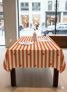 Tissu en coton tissé léger, absorbant l'humidité, respirant, biologique, écologique, imprimé de motifs de cœurs de couleur orange indienne. - Product Image 2