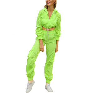 Conjunto Deportivo Verde Lima para Mujer, Top Corto de Manga Larga con Cierre de Media Cremallera y Pantalones con Cordón, Corte Holgado Informal, Color Sólido, Ropa de Verano - Product Image 1