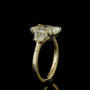 Diamant jaune brillant de 3 carats, taille radiant, cultivé en laboratoire, certifié IGI, design trois pierres, or massif 14 carats, luxe, fiançailles, mariage - Product Image 4
