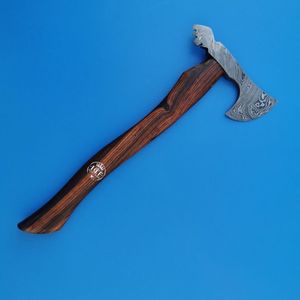 Hache à fendre en acier Damas forgé à la main de qualité industrielle, manche en bois, style Viking barbu, durable, pour la chasse, le camping et la construction - Product Image 1