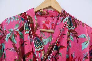 Bata Kimono de Algodón Suave y Transpirable con Estampado de Dibujos Animados Naaz Textile para Mujer, Camisón de Verano Hecho a Mano ODM con Cuello en V y Cintura Elástica - Product Image 4