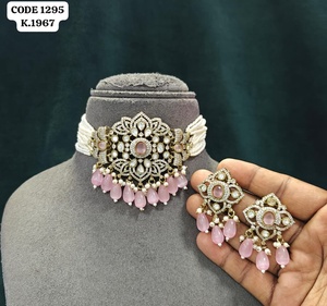 Elegante conjunto de gargantilla y aretes con cuentas de esmeralda verde y perlas, estilo Kundan, para mujer. - Product Image 1