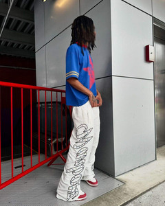 กางเกงไนลอนผู้ชายลายกราฟิกประดับเพชร ทรงขากว้าง สไตล์สตรีทแวร์ กางเกงหรูหรา งานศิลปะประดับเพชร กางเกงแทร็ค บริการรับผลิตแบรนด์ส่วนตัว - Product Image 6