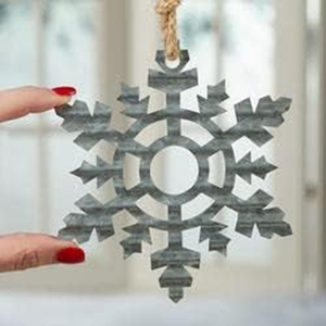 Adorno Rústico de Copo de Nieve de Metal Galvanizado, Placa Vintage de Zinc Corrugado con Detalles de Cuerda de Yute, Decoración Festiva para Árbol de Navidad o Puerta - Product Image 3