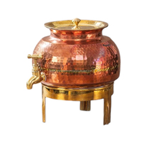 Distributeur d'eau en cuivre à motif martelé, pot de stockage d'eau artisanal traditionnel avec support en laiton, couvercle et robinet inclus