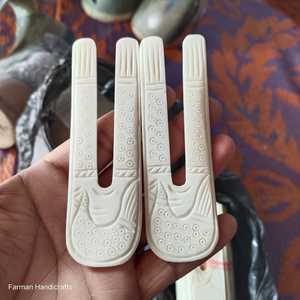 Lucette artisanale en os de buffle blanc, style Viking, outil de tissage moderne et écologique par FARMAN HANDICRAFTS à prix compétitif - Product Image 1