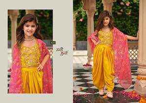 Mädchen Crop Seide Salwar Kameez Set Traditionelle Partykleidung Locker Sitzende Digital Bedruckte Kurti mit Satin-Hose und Blumen-Dupatta - Product Image 6