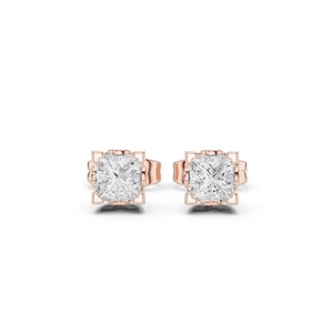 Boucles d'oreilles clous en diamant de laboratoire taille princesse 1,00 carat total, or jaune 9K, solitaire 4 griffes, vente en gros OEM, bijoux fins - Product Image 5