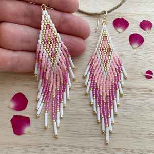 Pendientes Colgantes Boho con Flecos de Cuentas Rosas y Coloridas, con Amuleto de Protección, Regalo - Product Image 1