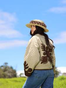 Chaqueta Hawaiana Acolchada con Apliques de Hojas Tropicales para Mujer, Manga Larga, Cuello en V con un Solo Botón, Color Crema Marrón, Estilo Boho, Hecha a Mano - Product Image 3