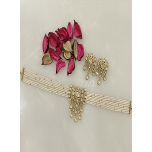 Ensemble collier et boucles d'oreilles élégants en laiton plaqué or de qualité supérieure avec moissanite, tendance, pour femmes, pour mariage et soirées - Product Image 2