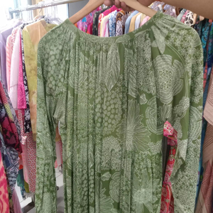 ชุดเดรสผ้าฝ้ายพิมพ์ลายดอกไม้สไตล์โบฮีเมียน แขนยาว ยืดหยุ่นได้ ทรงหลวม ใส่สบาย เหมาะสำหรับผู้หญิงและเด็กผู้หญิง ใส่เที่ยวทะเลหรือพักผ่อนในฤดูร้อน - Product Image 1