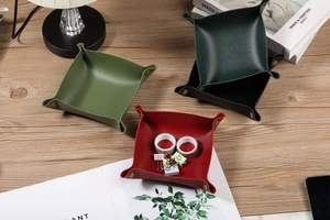 Bandeja de mesa de cuero vegano para llaves y pequeños objetos. Organizador de cabecera para pequeños accesorios. - Product Image 3