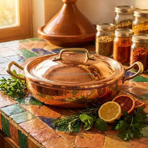 Marmite ronde en cuivre pur faite à la main avec poignées robustes pour la cuisine gastronomique - Product Image 1
