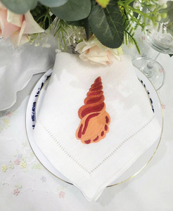 Serviettes de table carrées en coton brodées sur mesure avec motif escargot, élégantes pour la décoration de table, idéales pour la maison, les mariages et les fêtes. - Product Image 2