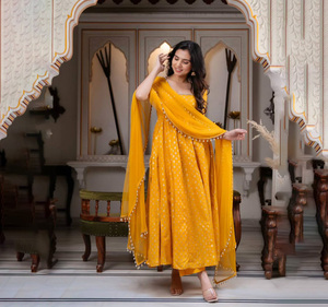 Robe Anarkali longue en soie filet épaisse, brodée, réversible, avec dupatta, de couleur jaune, au design moderne et tendance, dessinée à la main, pour femme - Product Image 1