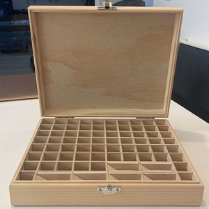 Boîte à Huiles Essentielles Autoportante en Bois Poli Réutilisable Thème Croix pour Présentation et Rangement de Cadeaux d'Affaires – Contient 40 Huiles Essentielles Standard - Product Image 2