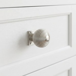 Poignée de meuble classique en laiton bronze avec plaque arrière carrée, finition mate, design nid d'abeille, pour commode et porte - Product Image 6