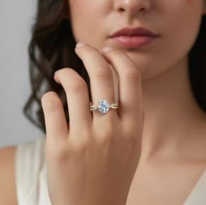 Anillo de Moissanita con Corte Ovalado en Plata de Ley 925 Chapada en Oro de 18K, Diseño Clásico Minimalista de Lujo para Boda, Compromiso o Fiesta - Product Image 5