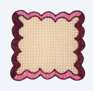 Sous-plat en rotin tressé de forme irrégulière avec bordure rose - Product Image 1