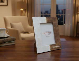 Cadre photo décoratif carré élégant brun et blanc avec os de corne et bois de résine pour salon et bureau - Product Image 1