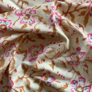 Tela de algodón con estampado floral hecho a mano, textil indio con estampado a mano, tela tradicional Sanganeri al por mayor - Product Image 1