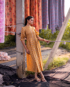 ODM Manufacturing Traditional 100% Cotton Women's Yellow Floral <b>Long</b> <b>Dress</b> Indian Ethnic Cotton Kurti with Chain Daily Wear - Product Image 1
