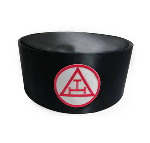 Gorra de satén negra premium con bordado de insignias, gorro de regalia para capítulo Royal Arch, gorra negra con emblema triangular rojo personalizado - Product Image 1