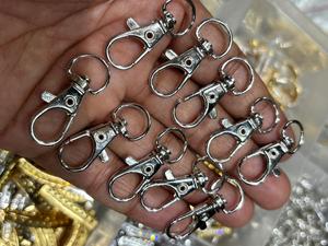 HARI OM CREATIONS ตัวล็อกแบบก้ามปูชุบเงิน 925 ทำจากโลหะผสมสังกะสี พร้อมห่วงหมุนสำหรับพวงกุญแจ อุปกรณ์ทำเครื่องประดับ ขายส่งจำนวนมาก - Product Image 1