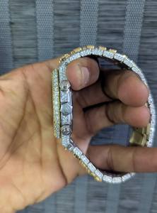 นาฬิกาข้อมือฮิปฮอปผู้ชายสุดหรู ดีไซน์เพชร ประดับมอยส์ซาไนต์ ระยิบระยับ โครโนกราฟ ตัวเรือนทองเหลืองสีเหลือง สายสแตนเลส สไตล์แฟชั่น - Product Image 5