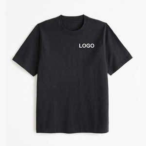 เสื้อยืดคอกลมแขนสั้นสีดำสำหรับผู้ชาย ผ้าฝ้าย 100% ทรงลำลอง พิมพ์ลายโลโก้ด้านหน้า ทรงปกติ ผ้าถัก น้ำหนัก 180 กรัม เป็นมิตรกับสิ่งแวดล้อม - Product Image 1